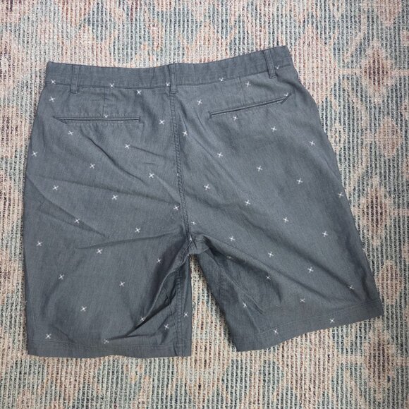 Nike Golf Shorts - Picture 2 of 5